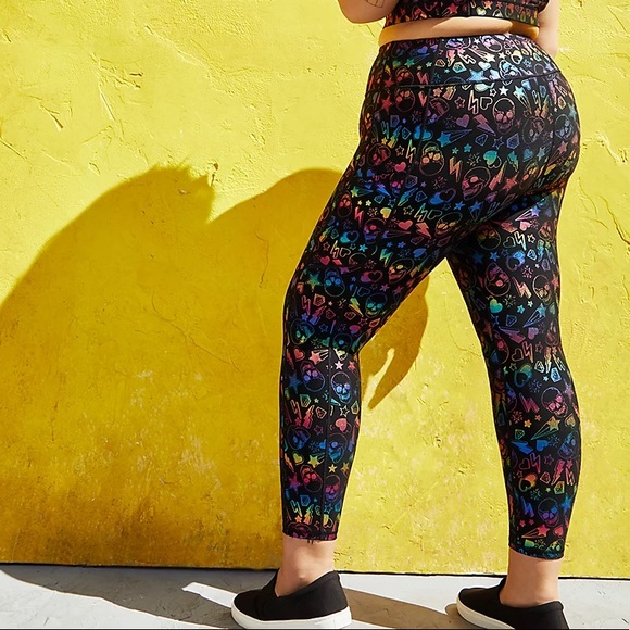 NWT torrid active rainbow skull high rise crop legging, hearts, stars, 1X - Picture 3 of 16